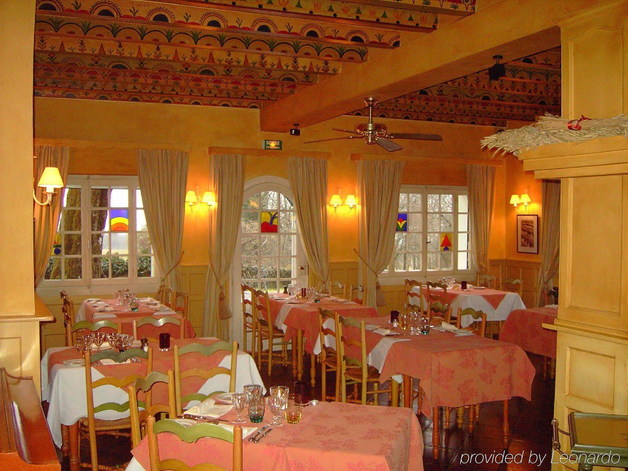 Auberge Des Chasseurs Échenevex Ristorante foto