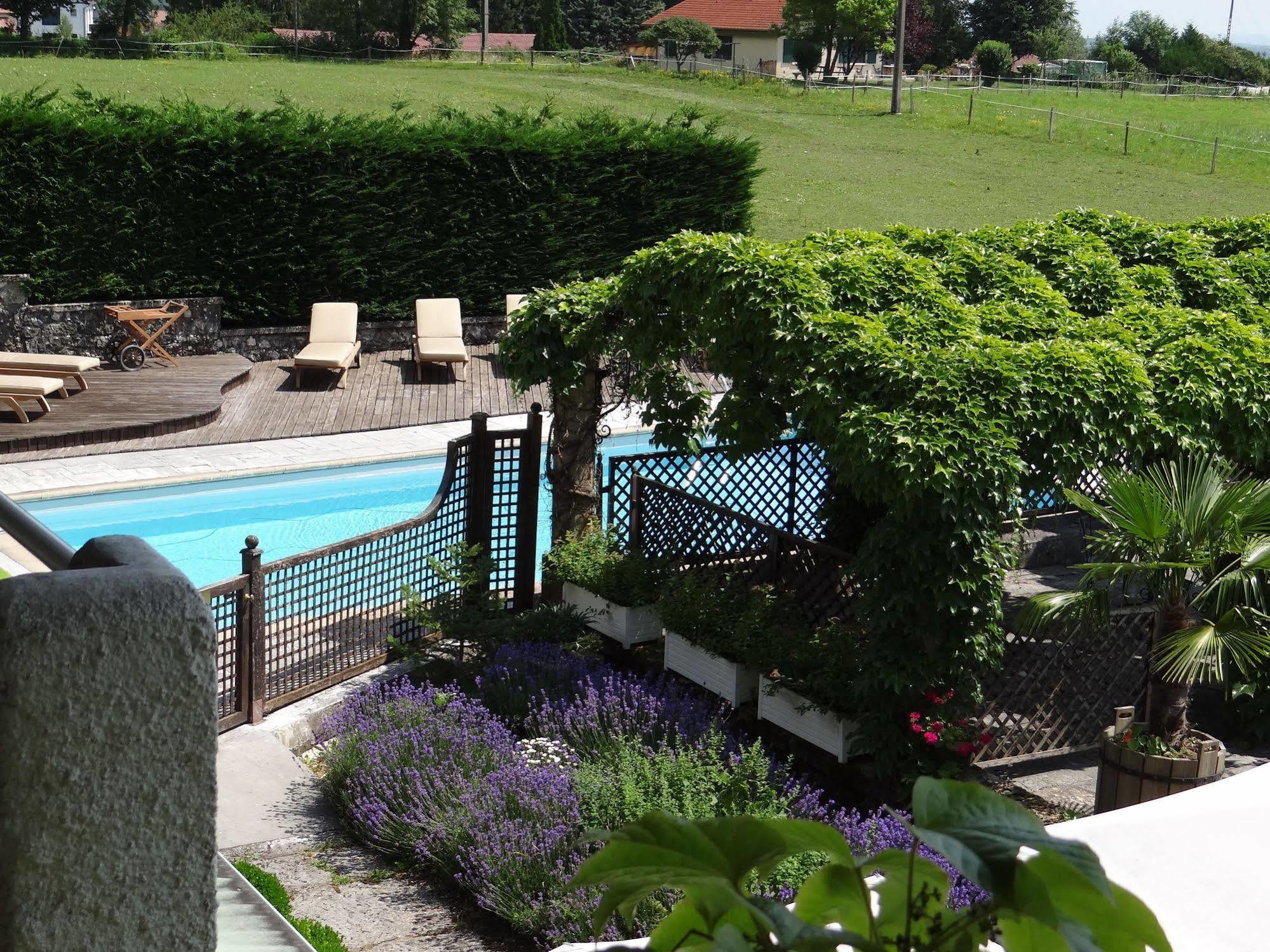 Auberge Des Chasseurs Échenevex Esterno foto